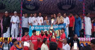 হোমনার দড়িচর যুব সমাজ কর্তৃক আয়োজিত ডাবল ফ্রিজ ফুটবল টুর্ণামেন্টের ফাইনাল খেলায় নুরালাপুর একাদশ চ্যাম্পিয়ন!